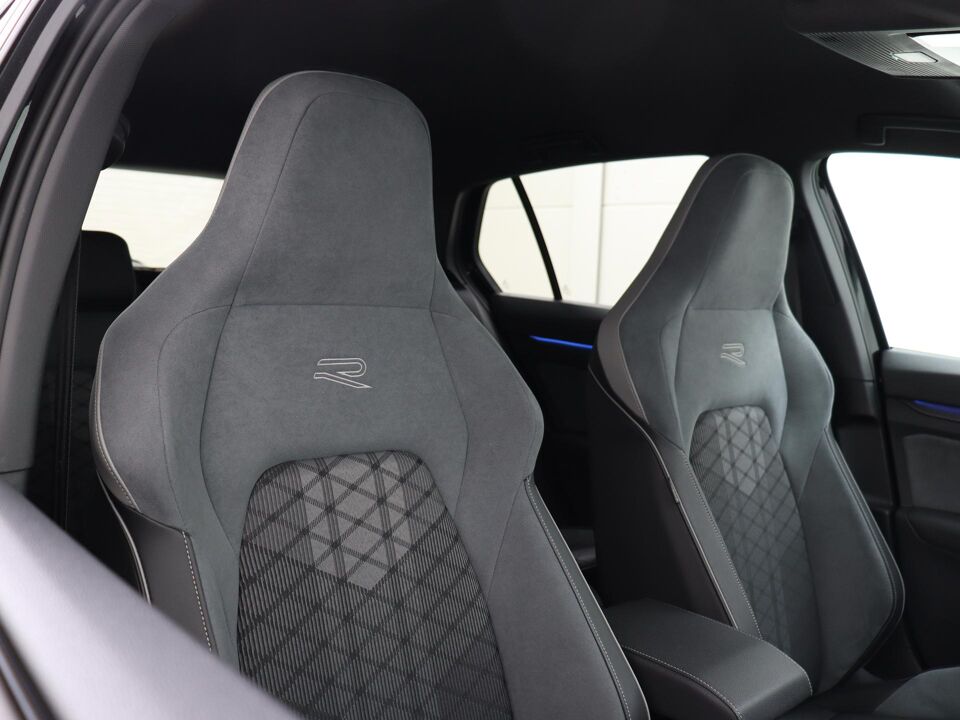 Volkswagen Golf 1.5 eTSI R-Line Business