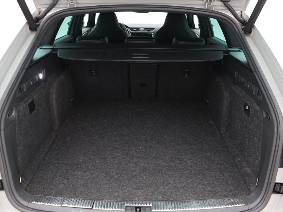Škoda Superb Combi 1.4 TSI iV Sportline Business