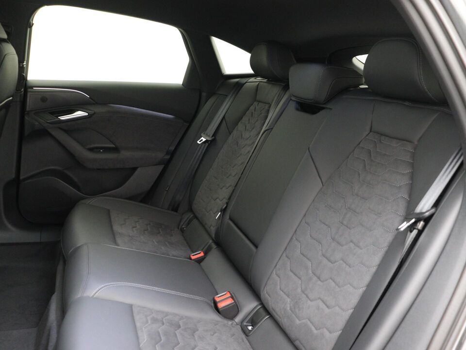 Audi A6 Sportback e-tron S edition 100kWh 270 kW / 367 PK