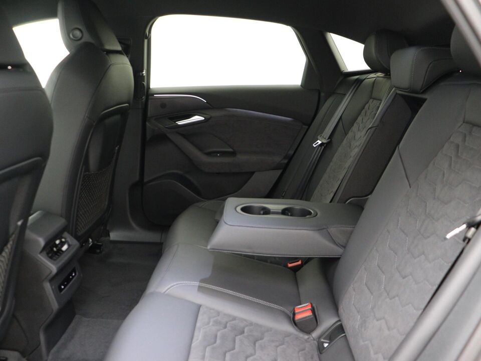 Audi A6 Sportback e-tron S edition 100kWh 270 kW / 367 PK