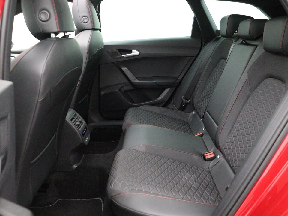 SEAT Leon Sportstourer 1.0 eTSI 110 PK DSG FR Business Intense