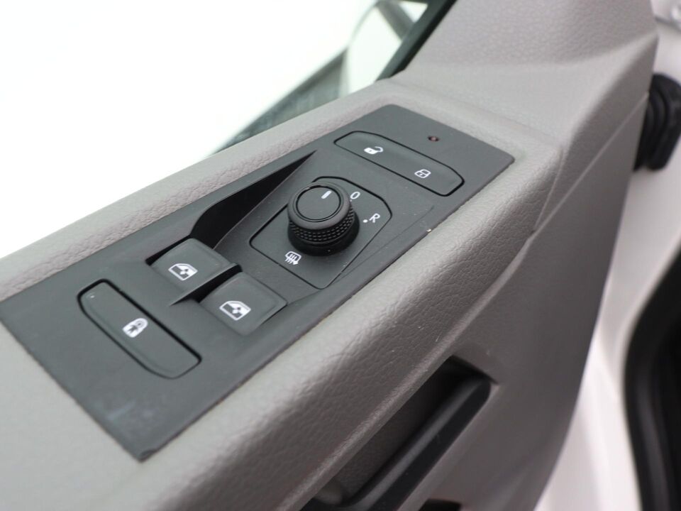 VW-Bedrijfswagens Transporter 2.0 TDI 110 PK L2H1 28 Comfortline