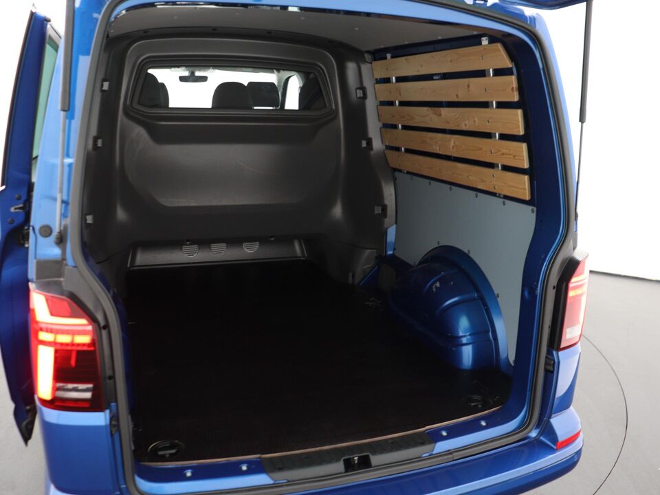 VW-Bedrijfswagens Transporter 2.0 TDI 150 PK DSG L2H1 30 DC Bulli