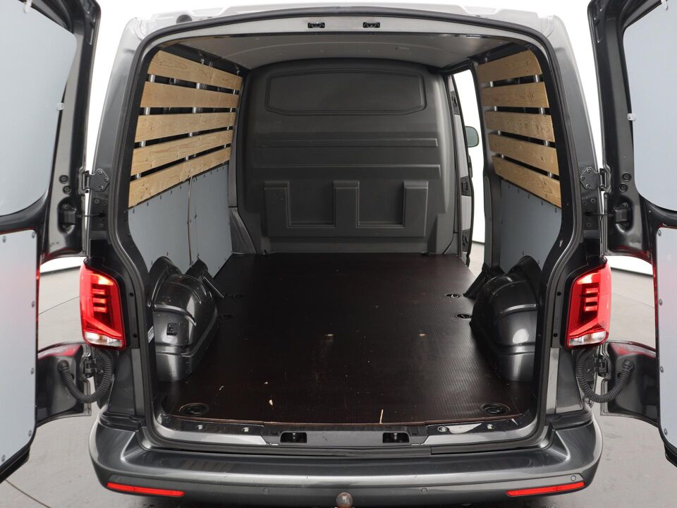 VW-Bedrijfswagens Transporter 2.0 TDI 150 PK DSG L2H1 28 Highline