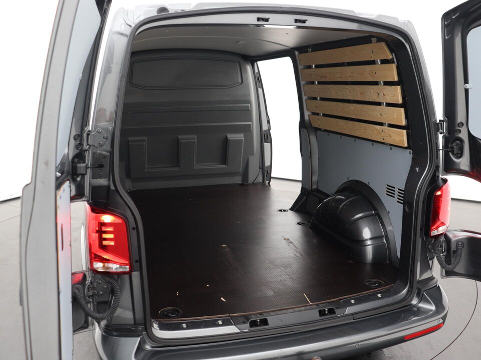VW-Bedrijfswagens Transporter 2.0 TDI 150 PK DSG L2H1 28 Highline