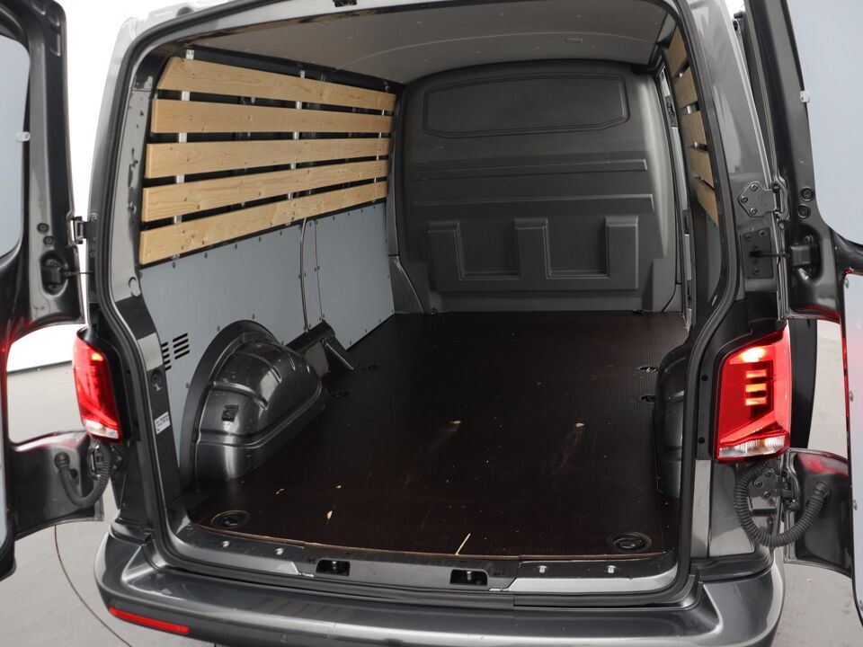 VW-Bedrijfswagens Transporter 2.0 TDI 150 PK DSG L2H1 28 Highline