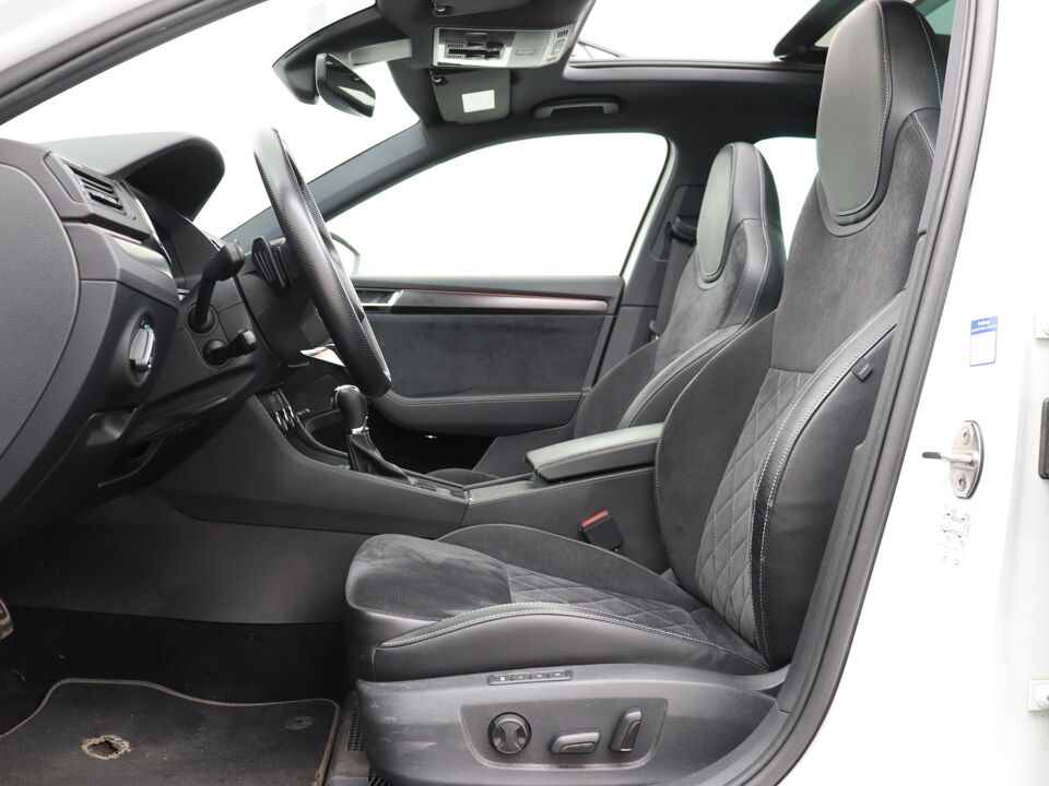 Škoda Superb Combi 1.4 TSI iV Sportline Business