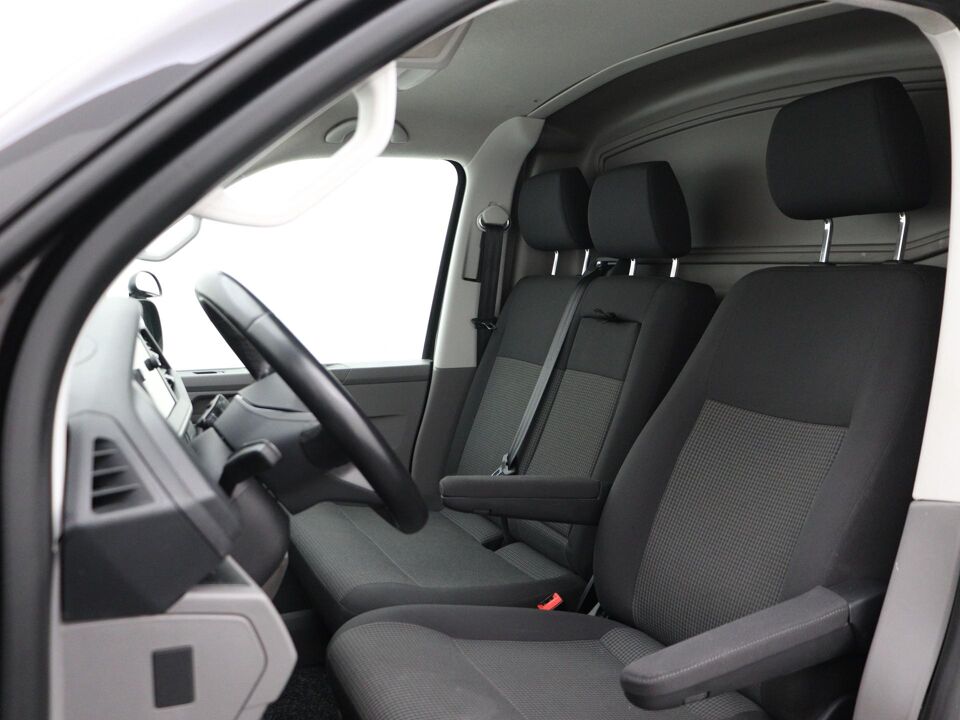 VW-Bedrijfswagens Transporter 2.0 TDI 150 PK DSG L1H1 28 Highline