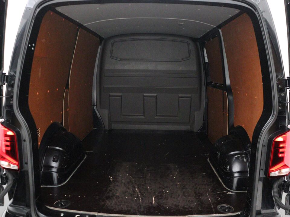 VW-Bedrijfswagens Transporter 2.0 TDI 150 PK DSG L1H1 28 Highline