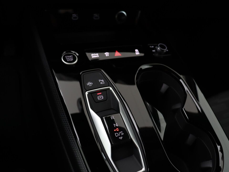 Audi A5 Limousine e-hybrid Advanced edition 2.0 TFSI e 220 kW / 299 PK