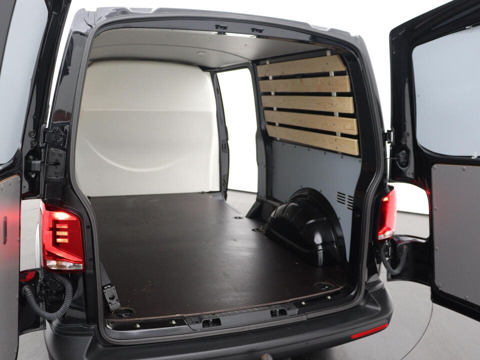 VW-Bedrijfswagens Transporter 2.0 TDI 110 PK L2H1 28 Comfortline