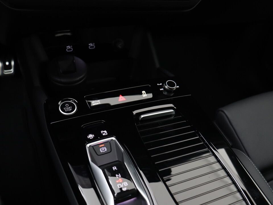 Audi Q6 e-tron S edition e-tron perf 100Kwh 225 kW / 306 PK