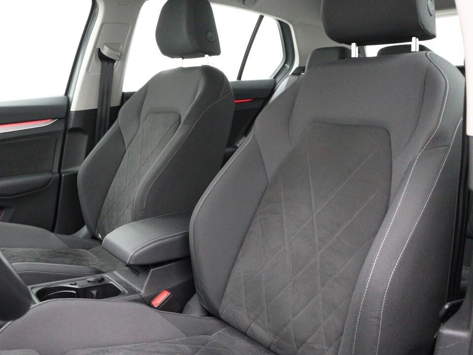 Volkswagen Golf 1.0 eTSI Life Business