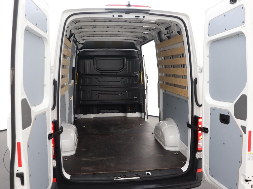 VW-Bedrijfswagens Crafter 35 2.0 TDI 140PK L3H3 Highline