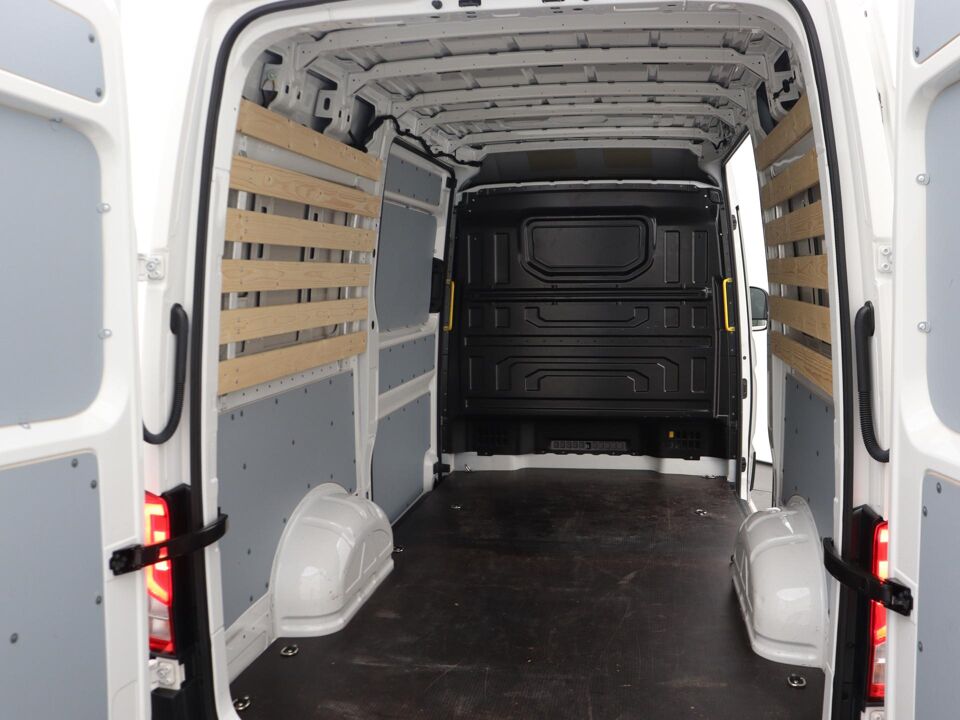 VW-Bedrijfswagens Crafter 35 2.0 TDI 140PK L3H3 Highline