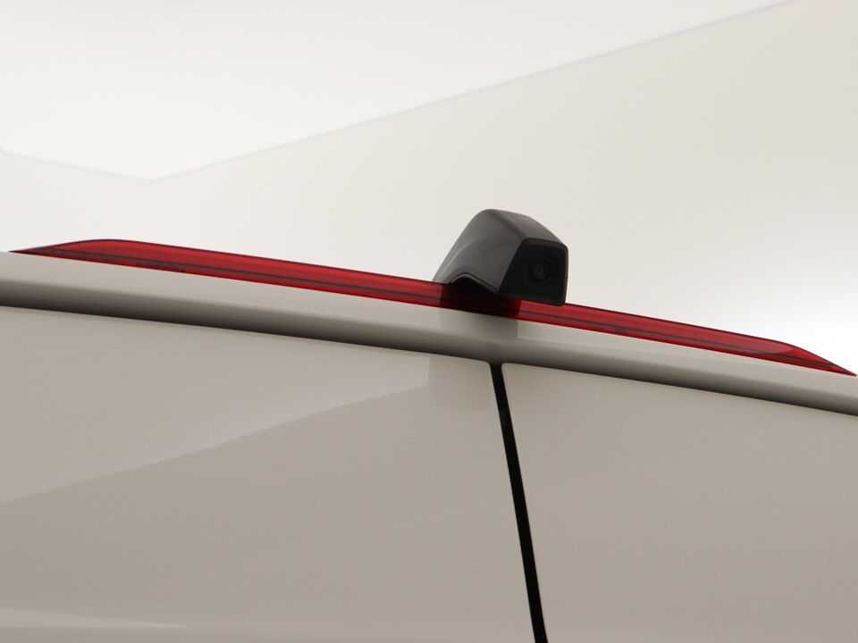 VW-Bedrijfswagens Crafter 35 2.0 TDI 140PK L3H3 Highline