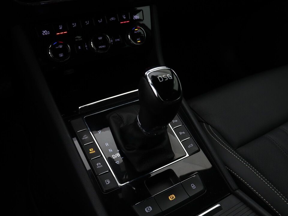 Škoda Superb Combi 1.4 TSI iV Laurin&Klement