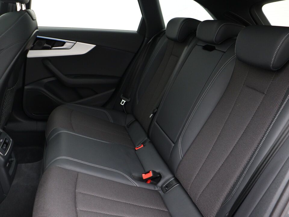 Audi A4 Avant 35 TFSI S edition Competition