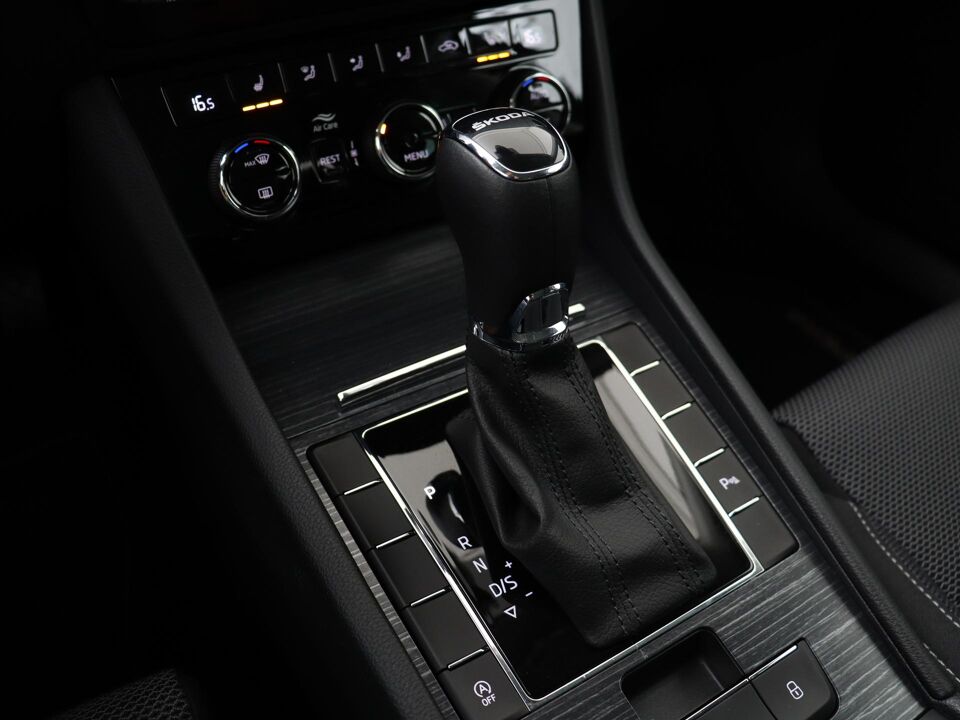 Škoda Superb Combi 1.5 TSI 150 PK DSG Business Edition Plus