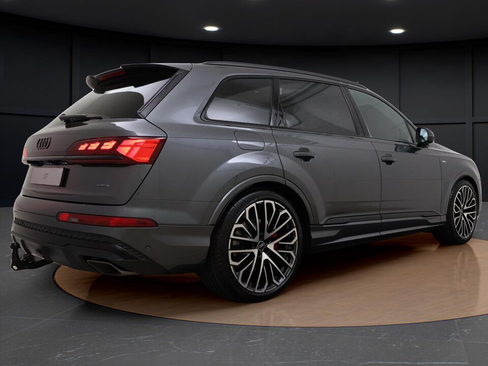 Audi Q7 Pro Line S 55 TFSI e 290 kW / 394 PK