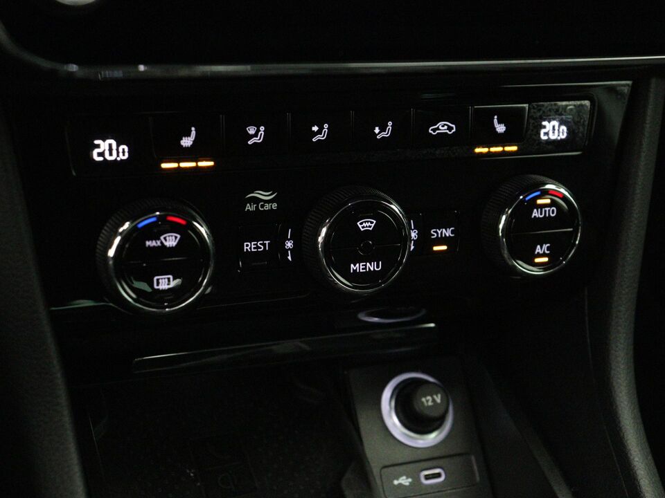 Škoda Superb Combi 1.4 TSI iV Sportline Business