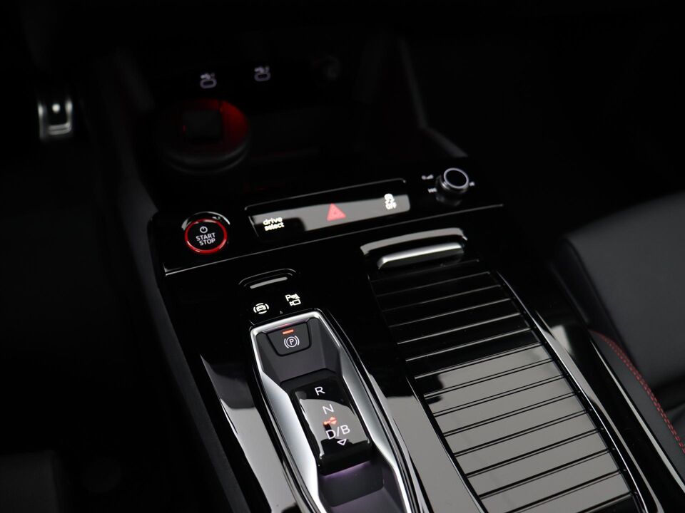 Audi SQ6 e-tron 360 kw/490 pk 100 Kwh