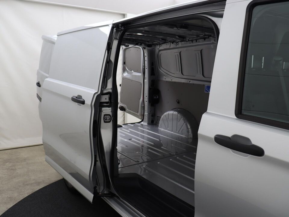 VW-Bedrijfswagens E-Transporter Life L2 160 kW / 218 pk