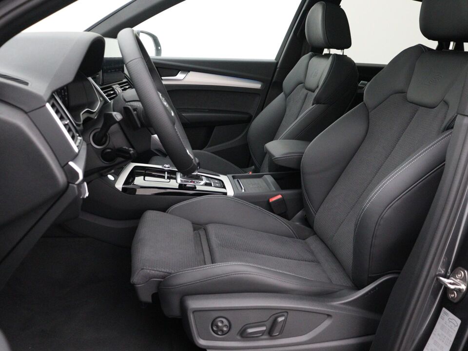 Audi Q5 S edition Competition 50 TFSI e 220 kW / 299 PK