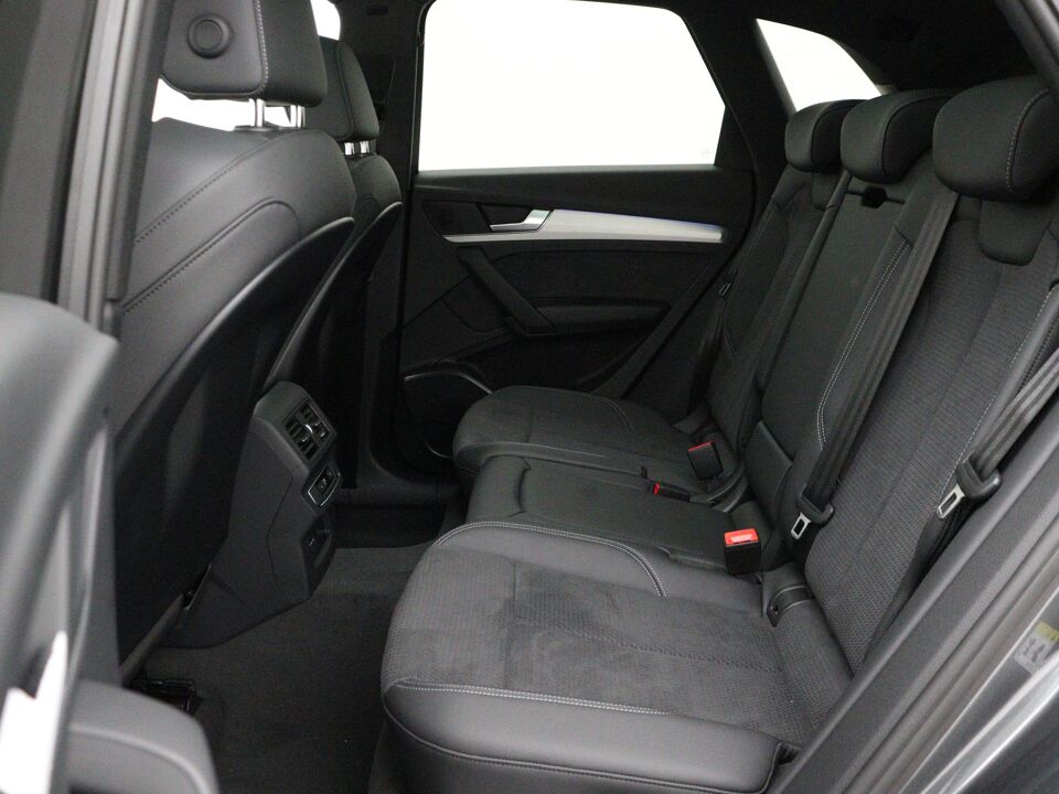 Audi Q5 S edition Competition 50 TFSI e 220 kW / 299 PK