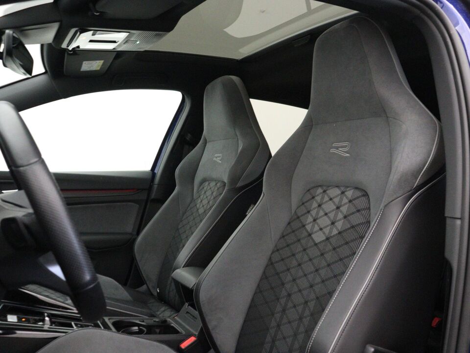 Volkswagen Golf 1.5 eTSI R-Line Business