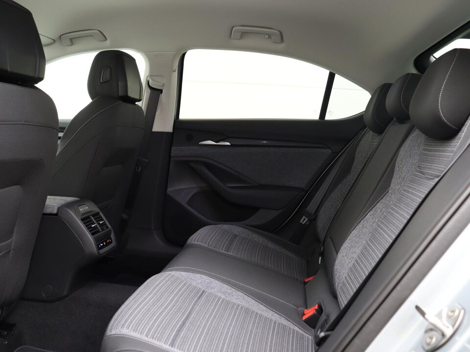 Škoda Superb First Edition 1.5 TSI m-HEV 110 kW / 150 PK