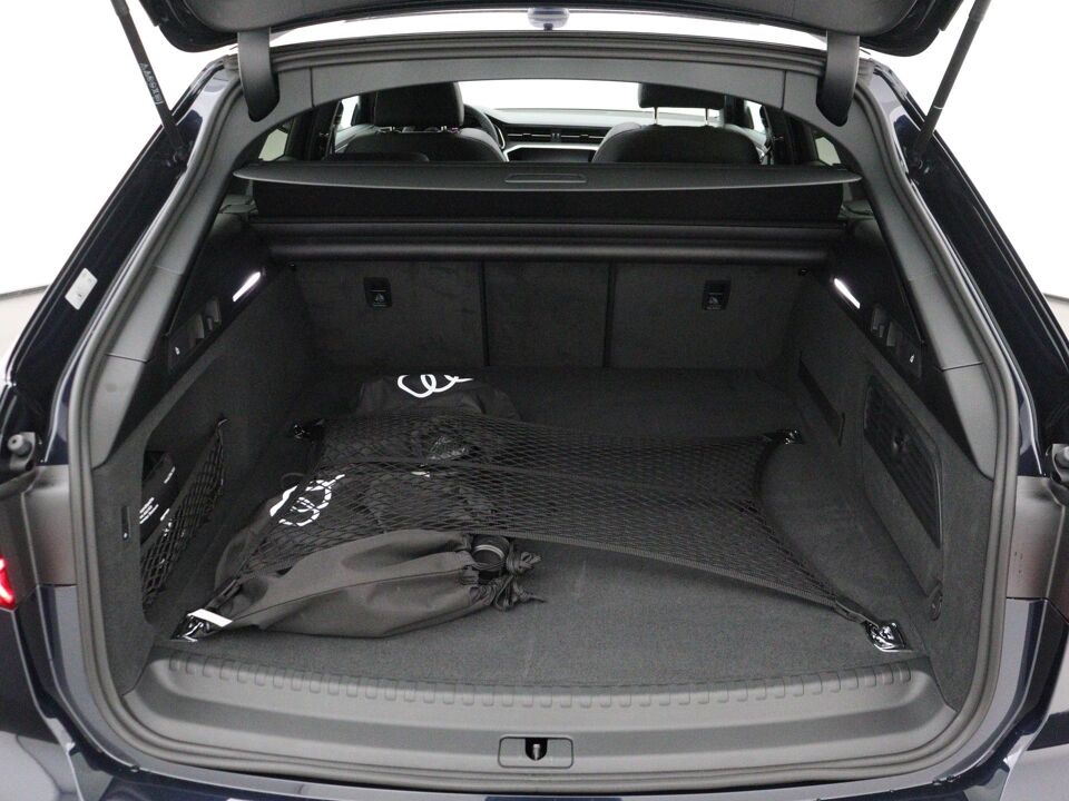 Audi A6 Avant S edition Competition 50 TFSI e 220 kW / 299 pk