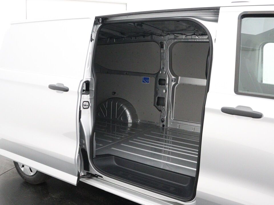 VW-Bedrijfswagens E-Transporter Life L2 100 kW / 136 pk