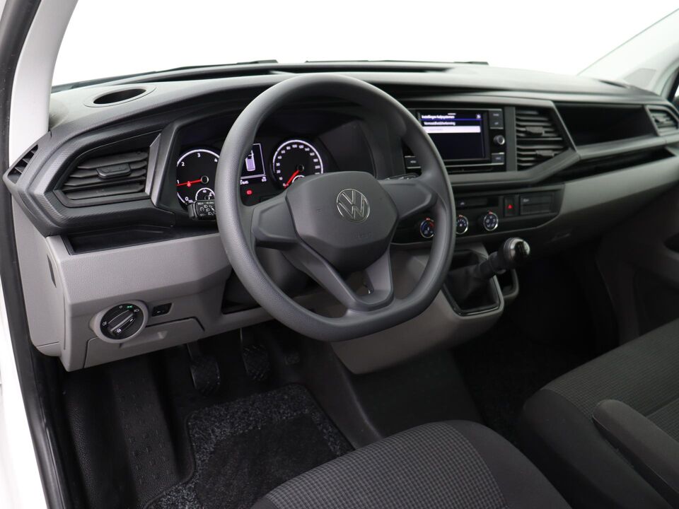 VW-Bedrijfswagens Transporter 2.0 TDI 110 PK L2H1 28 Economy Business