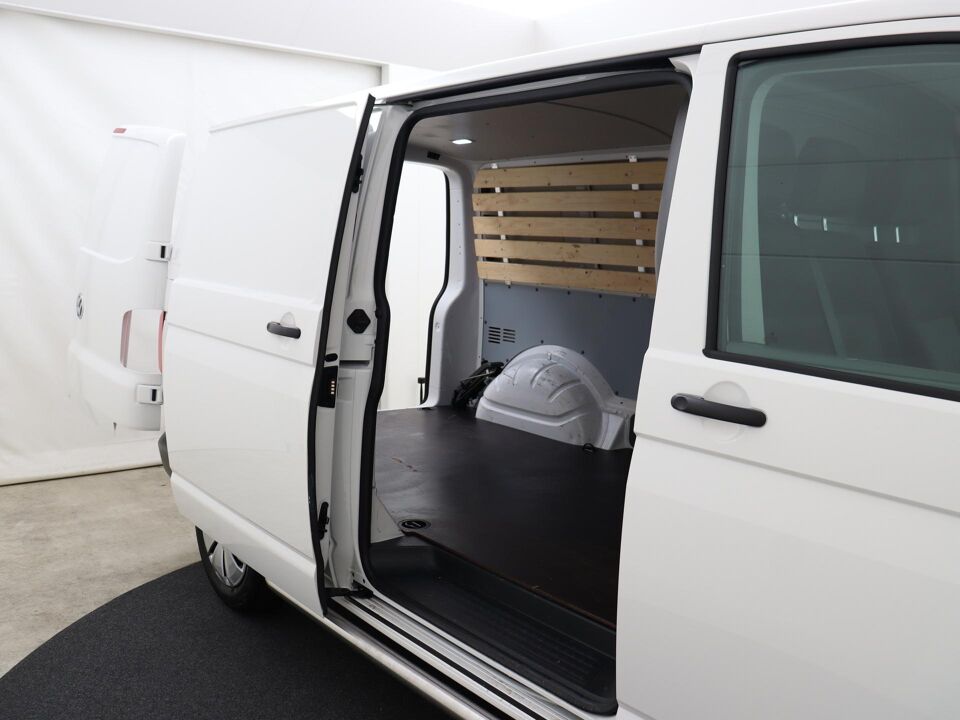 VW-Bedrijfswagens Transporter 2.0 TDI 110 PK L2H1 28 Economy Business