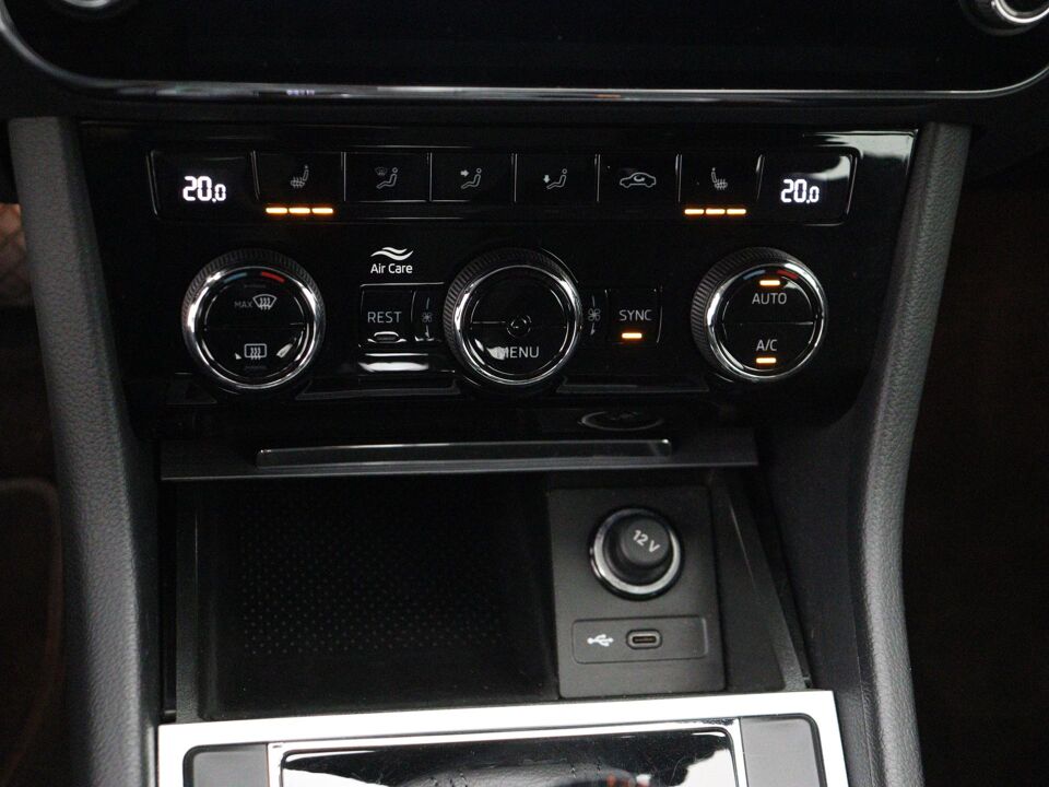 Škoda Superb Combi 1.4 TSI iV Ambition