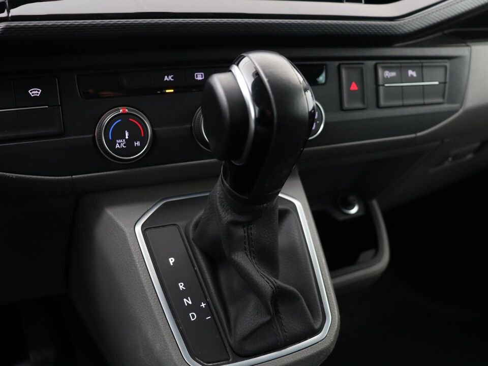 VW-Bedrijfswagens Transporter 2.0 TDI 150 PK DSG L2H1 30 DC