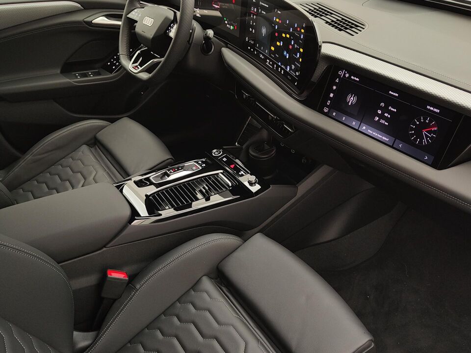 Audi A6 Avant e-tron S edition 100kWh 270 kW / 367 PK