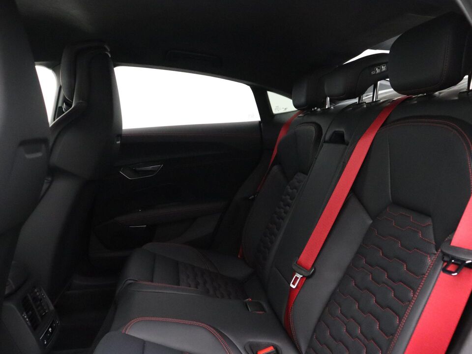 Audi RS e-tron GT Performance 550kW/748pk