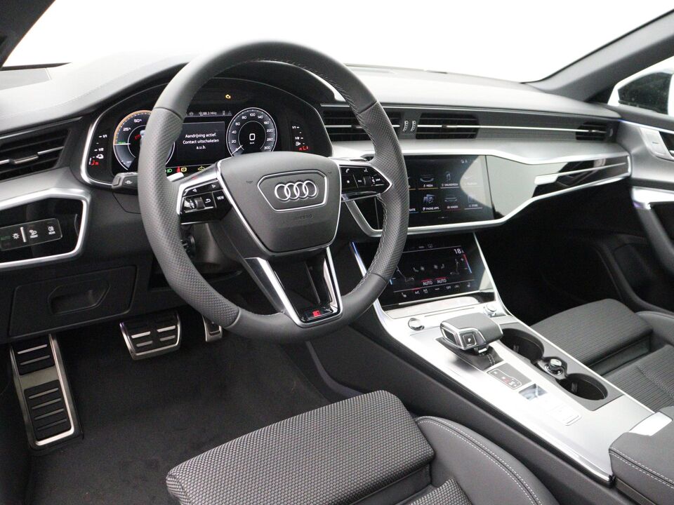 Audi A6 Avant S edition Competition 50 TFSI e 220 kW / 299 PK