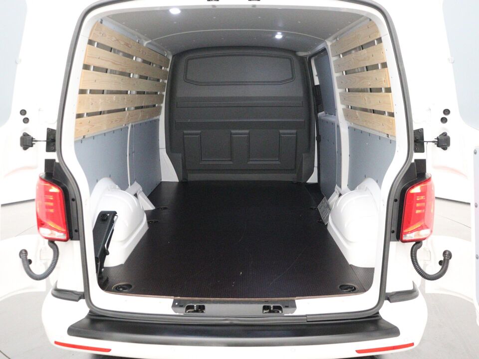 VW-Bedrijfswagens Transporter 2.0 TDI 150 PK DSG L2H1 28 Bulli