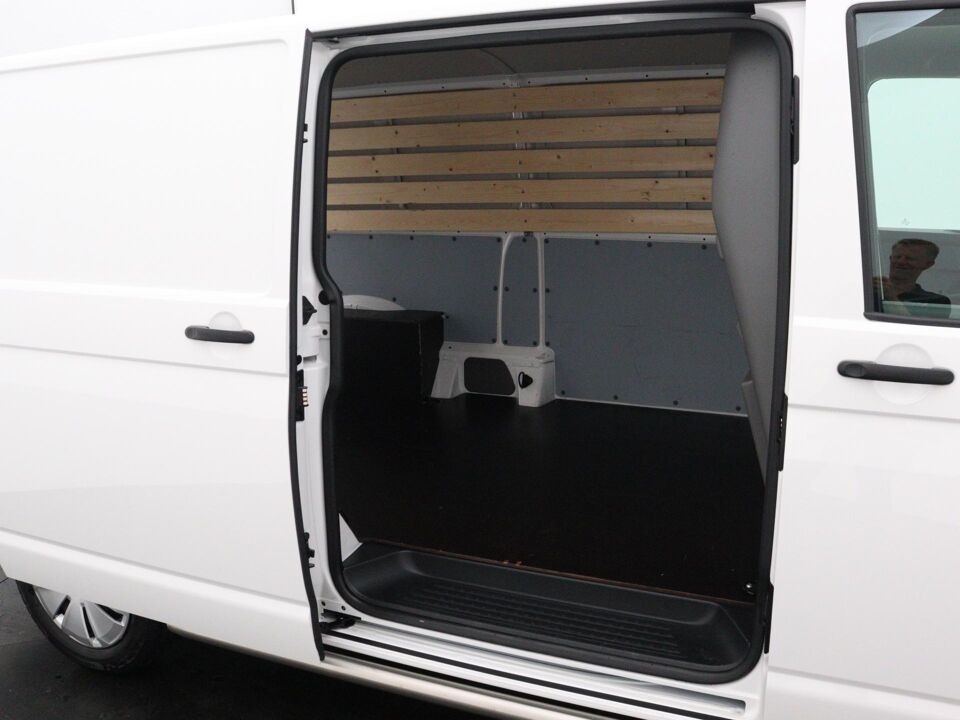 VW-Bedrijfswagens Transporter 2.0 TDI 110 PK L2H1 28 Comfortline
