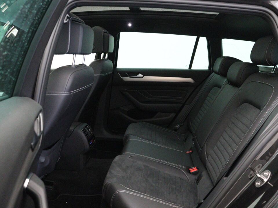 Volkswagen Passat Variant 1.5 TSI R-Line Business +