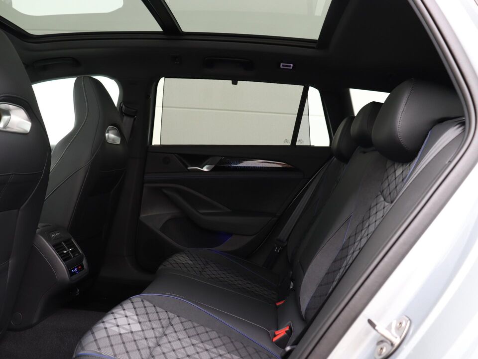 Volkswagen Passat Variant R-Line-Edition 1.5 eHybrid 200 kW / 272 pk