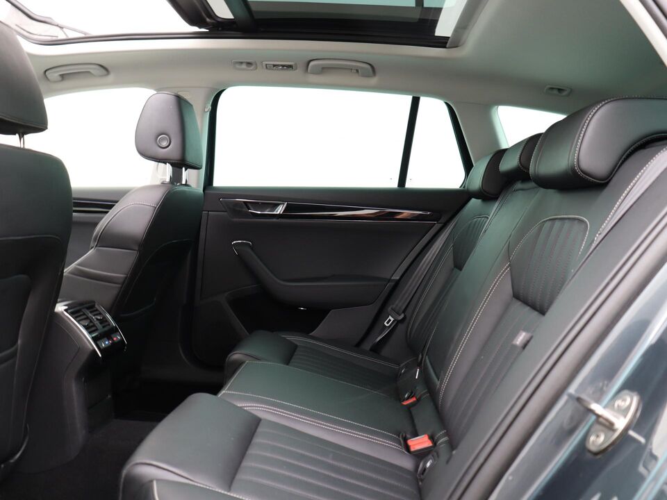 Škoda Superb Combi 1.4 TSI iV Laurin & Klement