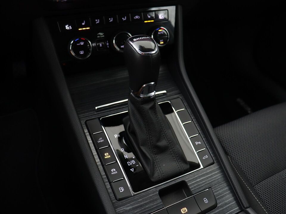 Škoda Superb Combi 1.4 TSI 218 PK iV Business Edition Plus