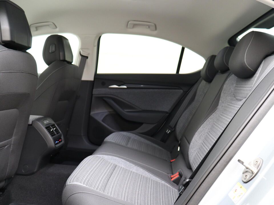 Škoda Superb Business Edition 1.5 TSI PHEV 150 kW / 204 PK