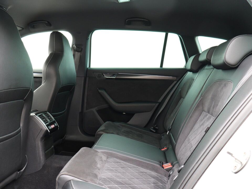 Škoda Superb Combi 1.5 TSI 150 PK DSG Sportline Business
