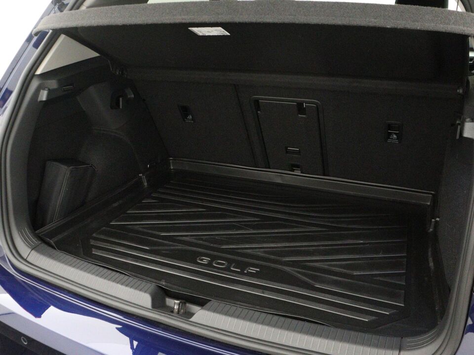 Volkswagen Golf 1.0 TSI Life Business