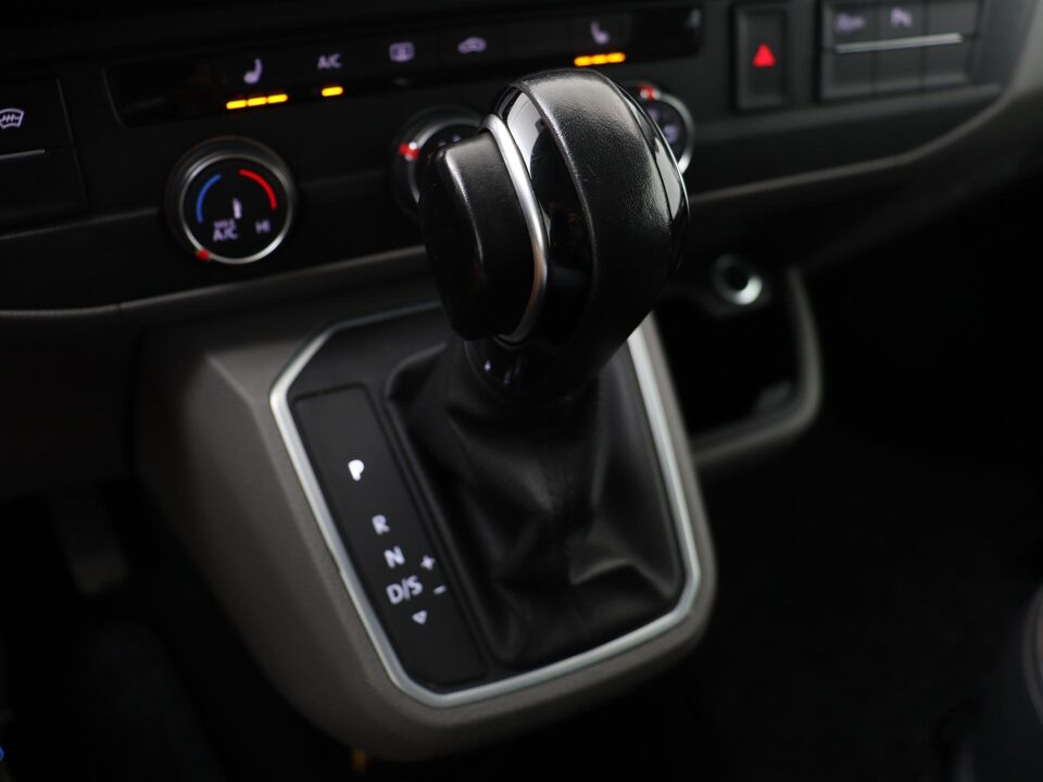 VW-Bedrijfswagens Transporter 2.0 TDI 200 PK DSG L2H1 30 DC Bulli